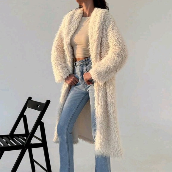 Women's Apricot Fluffy Collar Long Sleeve Pocket Warm Modern Outerwear Jacket - Picture 2 of 4